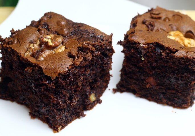 Postres virales de TikTok que puedes hacer en casa: guía completa 2025 7 brownie de chocolate e1759776693942